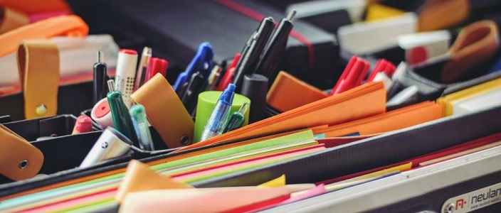 Athr&uacute; ar Ainm & Seoladh